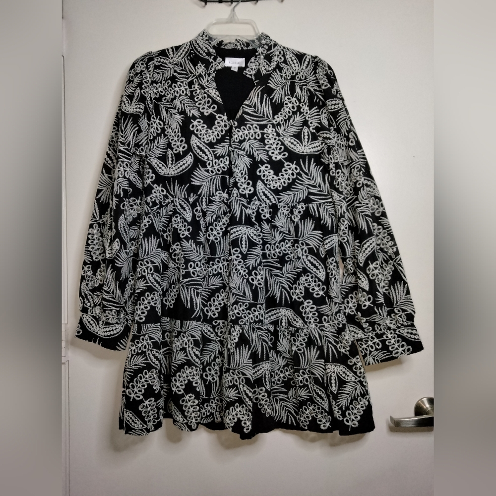 LOVELO (Size L) Black & White Floral Embroidery Button Down Front LS Shift Dress
